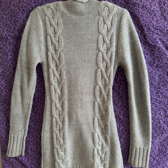 Yoki Sweater - Picture 2 of 2